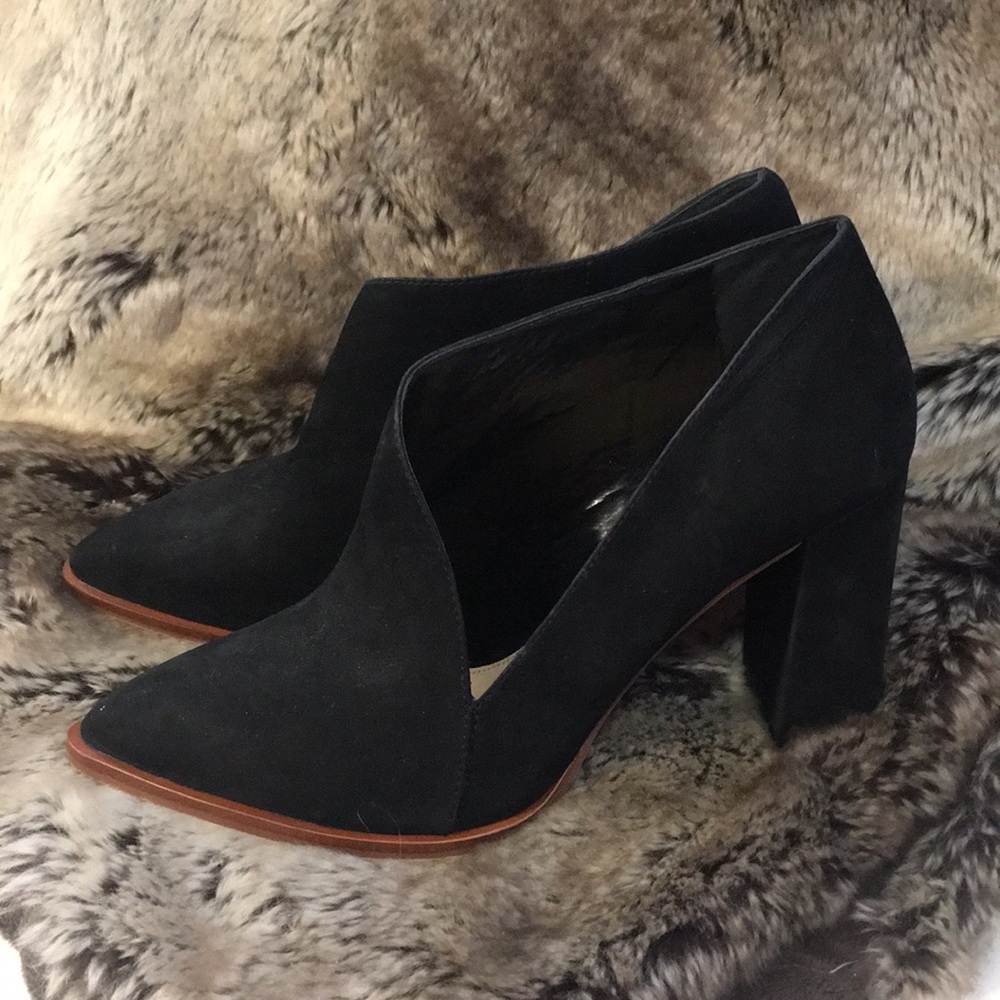 D’orsay Black bootie Vince camuto never worn